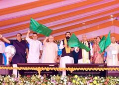 केंद्रीय मंत्री अश्विनी वैष्णव एवं मुख्यमंत्री,सम्राट चौधरी ने छपरा-दिल्ली एक्सप्रेस वाराणसी सिटी तक मार्ग विस्तार को हरी झंडी दिखाई
