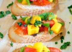 शेक छोड़ें और घर पर ट्राई करें Mango Bruschetta की खास रेसिपी