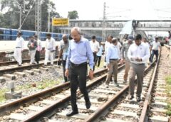 महाप्रबन्धक ने गोरखपुर कैंट स्टेशन पर संरक्षा एवं स्वच्छता का गहन निरीक्षण किया